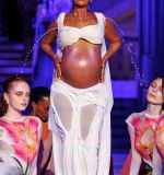 shutterstock_editorial_Di_Petsa_Catwalk_London_Fashi_17161673at.jpg